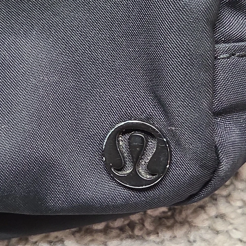 Lululemon Everywhere Belt Bag Unisex Black Adjustable Strap Fanny Pack Stretch